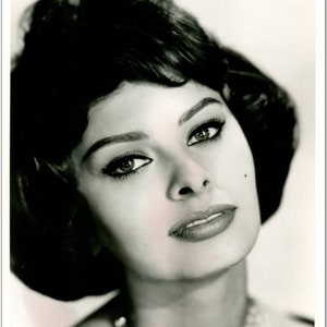 SOPHIA LOREN - 8x10 Glossy Still Photo - Portrait Publicity style - Reproduction