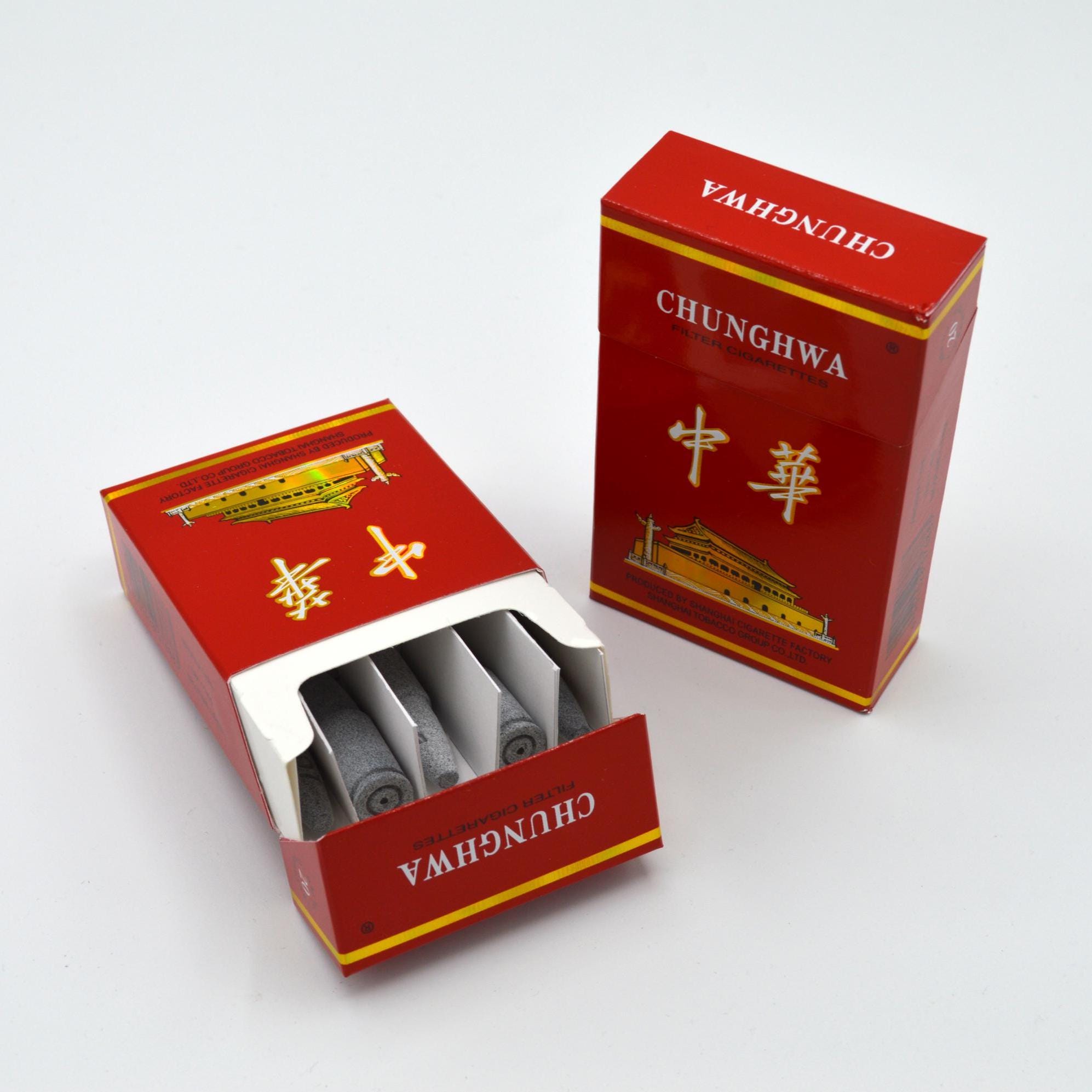 007 Man With the Golden Gun - Replica Kit BOND - Prop & Chunghwa Cigarette  Box - First Light - Roger Moore