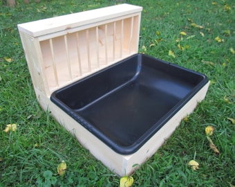 XL 1.0 - Hop Box:Rabbit Bunny Hay Feeder and Litter Pan Combo