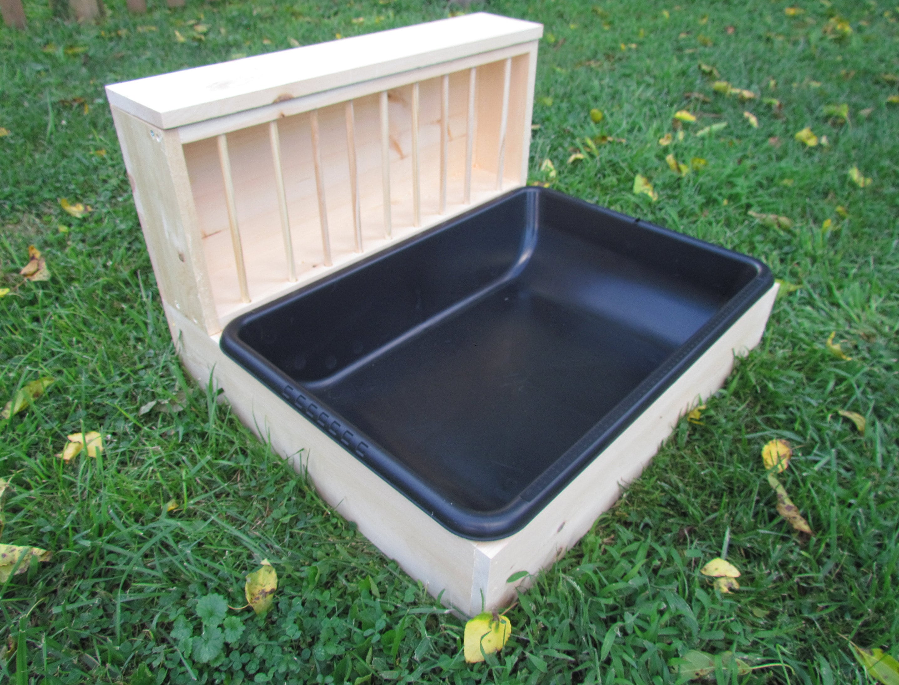 XL 1.0 - Rabbit Bunny Hay Feeder and Litter Pan Combo