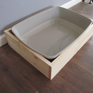 Rabbit litter pan with base