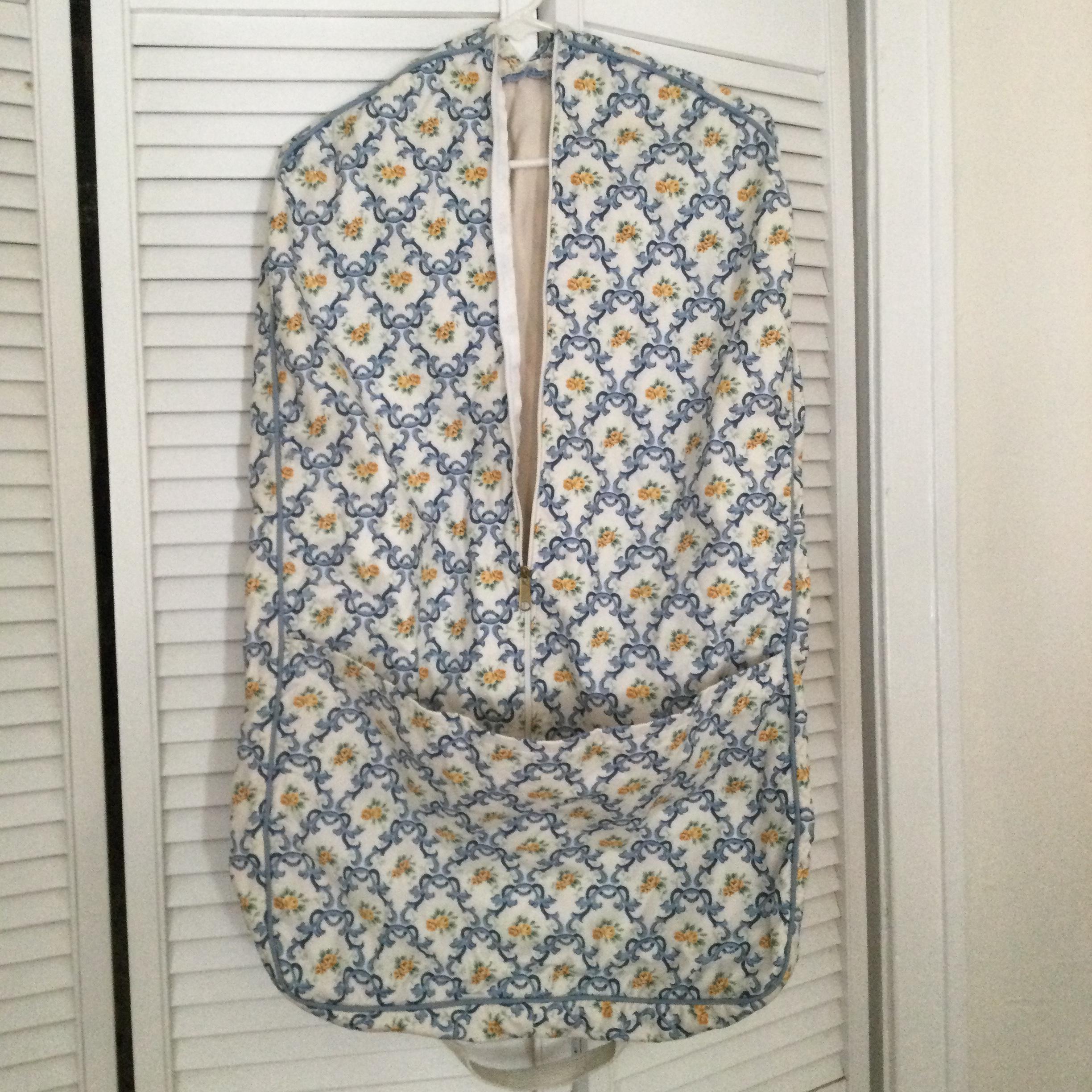 Vintage Never Used FRENCH COUNTRY Blue and Yellow ROSES Fabric Garment Bag