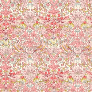 Puede incluir: Un patrón repetido de diseños florales rosas, verdes y azules con pájaros. El fondo es de color crema.