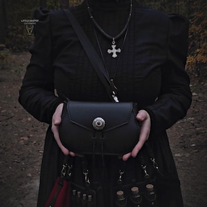 Sac ceinture "Bellatrix" petit sac à main noir élégant, sac de soirée, sac à main, moderne, fait main, luxe, pochette alternative avec boucle de ceinture, witchy