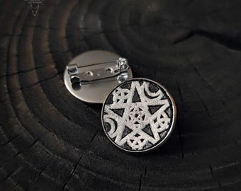 Pentagram Leather Pins Set of 2 – Witchcraft Symbol Badges, Pagan Amulet Pins, Gothic Coven Gift