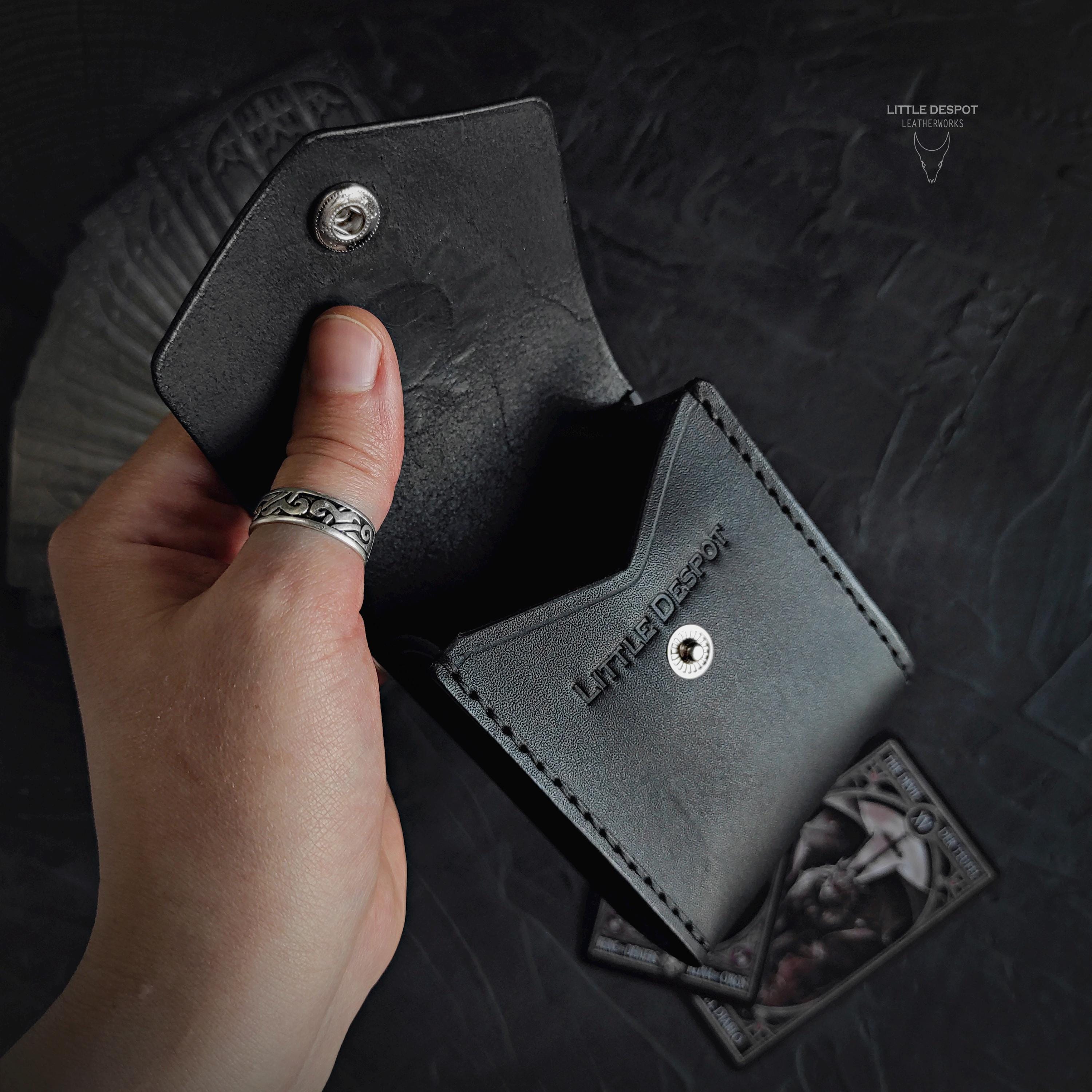 SUMTree Étui à Cartes De Tarot En PU - Protection Magnétique Avec Motifs Astrologiques, Adapté Aux Jeux Standard 78 Cartes