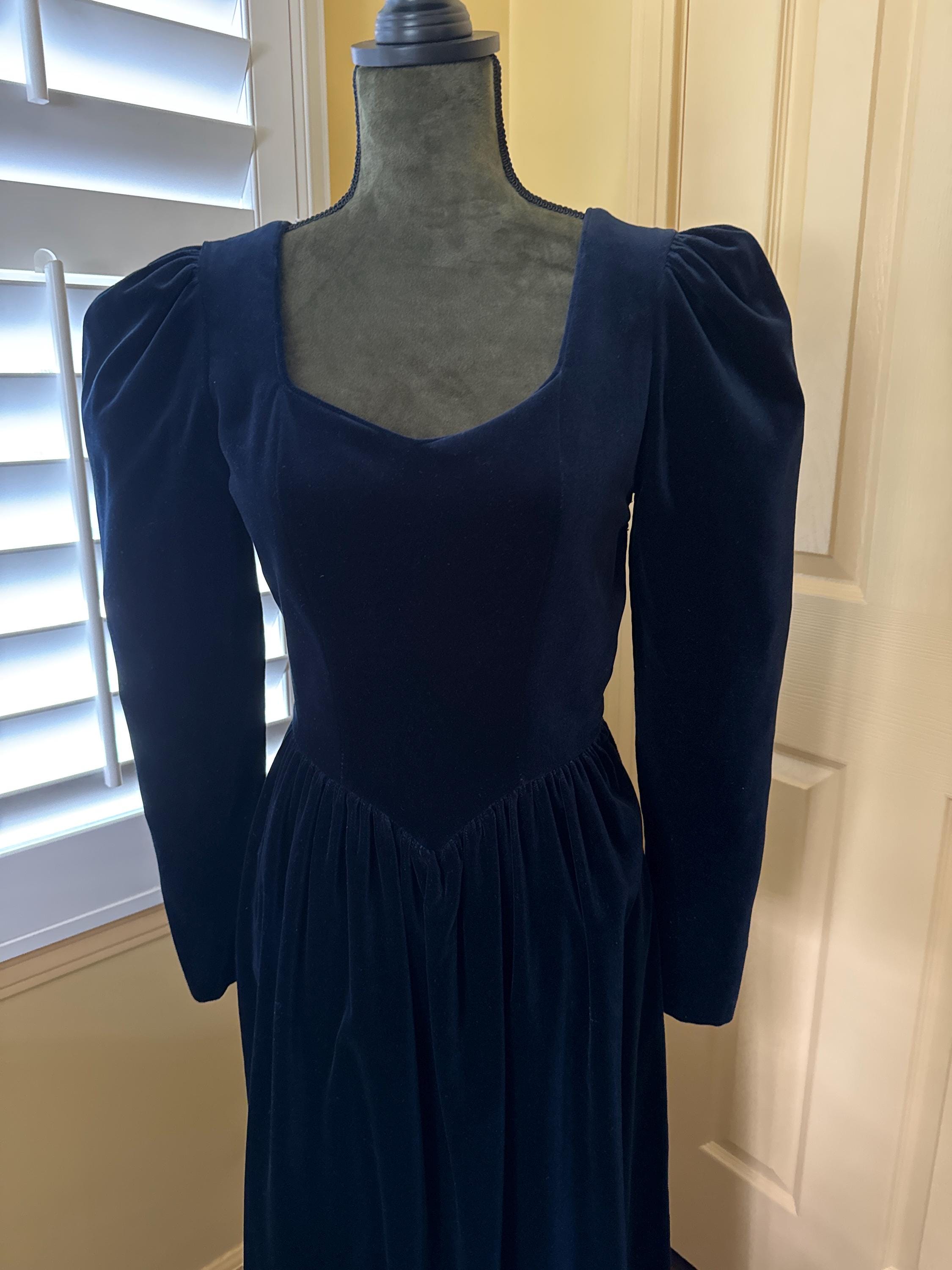 free people green velvet dress 1980s Laura Ashley green dress with back bows