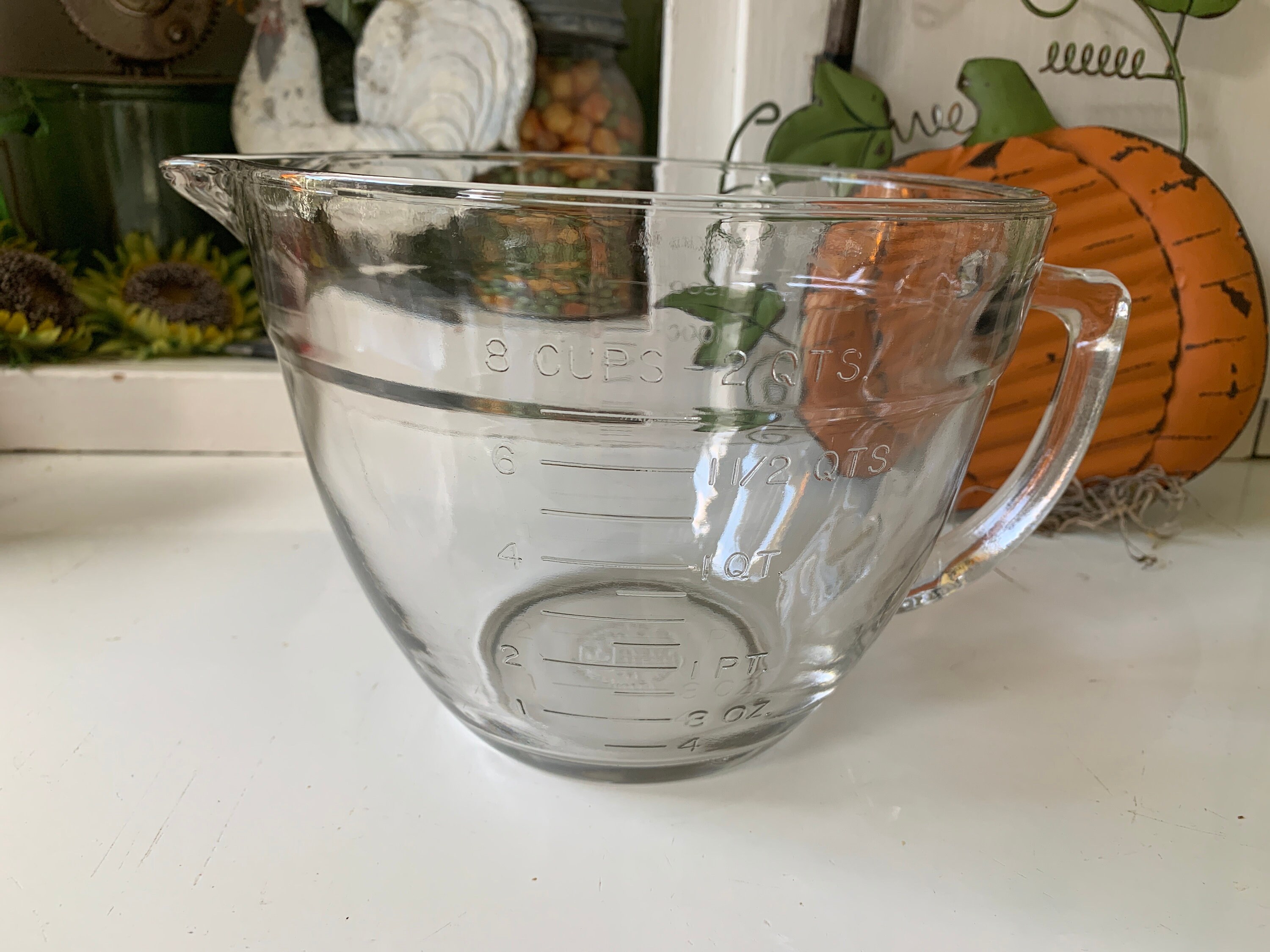 Anchor Hocking Triple Pour Embossed Glass Measuring Cup with White Lid, 8  Ounces