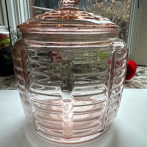 Guter VINTAGE ZUSTAND! Anchor Hocking, Keksglas, Pink, Depressionsglas, Bienenstockglas, Pinkglas, Deckeldose, Chip im DECKELglas