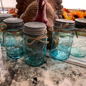 Vintage Turquoise Ball Mason Jar: Pint Size with Zinc Lid