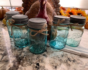 Vintage Turquoise PINT Ball Perfect Mason Jars Turquoise Pint with Zink Lids in GREAT Vintage Condition!  Wedding/Shower/ Hostess Gift!