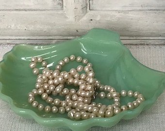 Vintage Jadeite Glass Shell Dish / Glass Shell Dish / Trinket Dish /Soap Dish