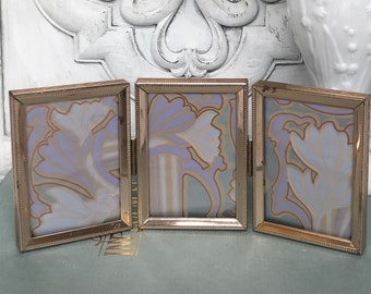 Small Vintage Gold Metal Tri-fold Picture Frame / Three Photo Frame / Gold Finish Picture Frame / 2 X 3 Photo Size