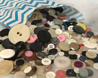 Vintage Bulk Buttons / Assorted Buttons / 12 Ounces / Craft Buttons / DIY Projects