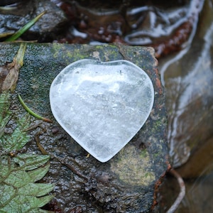 Piedra de cristal de corazón de cuarzo claro (bellamente envuelta para regalo) Día de San Valentín - Piedra de poderosa curación