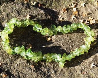 Peridot Crystal Chip Bracelet (Beautifully Gift Wrapped) - Purifying Stone