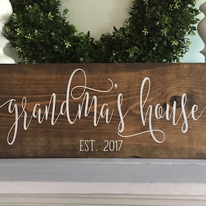 Grandmas House wood sign, Gift for Grandma, Pregnancy Reveal, Grandma Sign,  New Grandma sign, personalized grandma, gift for mom