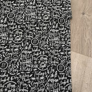 Christmas Traditions Words Black - par Dani Mogstad pour Riley Blake Designs Quilting Cotton Fabric