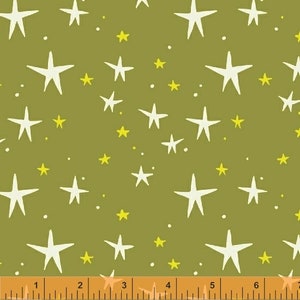 Pode incluir: Um padrão sem costura com estrelas brancas de diferentes tamanhos sobre um fundo verde oliva opaco. Estrelas amarelas menores estão dispersas por todo o padrão.