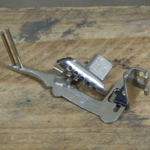 Vintage Singer Sewing Machine Multiple Slotted Binder Attachment - Simanco Singer Part # 160359 - FREE SHIPPING