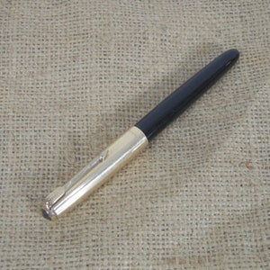 vintage Parker 51 Demi Mark I Black Aerometric Fountain Pen w / 12K Gold Filled Cap - LIVRAISON GRATUITE