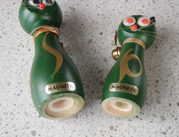 Magnetic salt and pepper shakers deals
