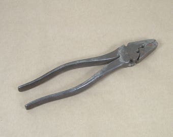 Antique Red Devil Buttons Pattern Pliers - New York USA
