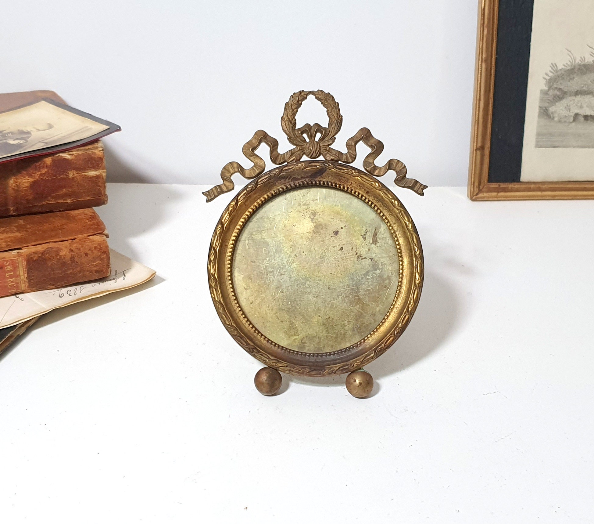 Cadre Miniature Rond Antique Pour Photo de Portrait Style Louis Xvi Arc en Ruban