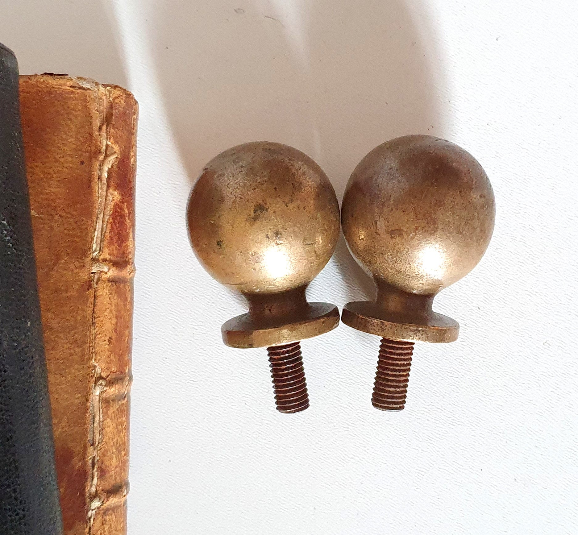 Petite Paire de Balle ou Bouton Tirer Bronze Massif 1, 77 Pouces