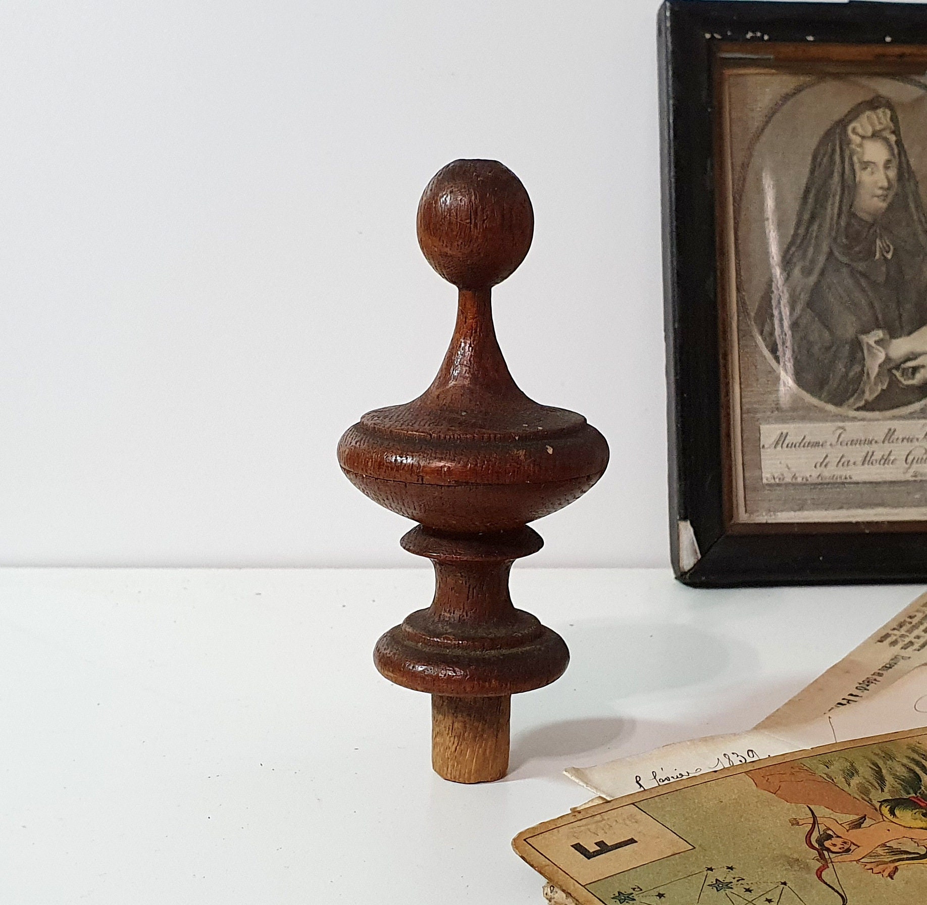 Ancien Bois Post Finial Topper en Pour Meubles, Horloge Grand-Père, Lit
