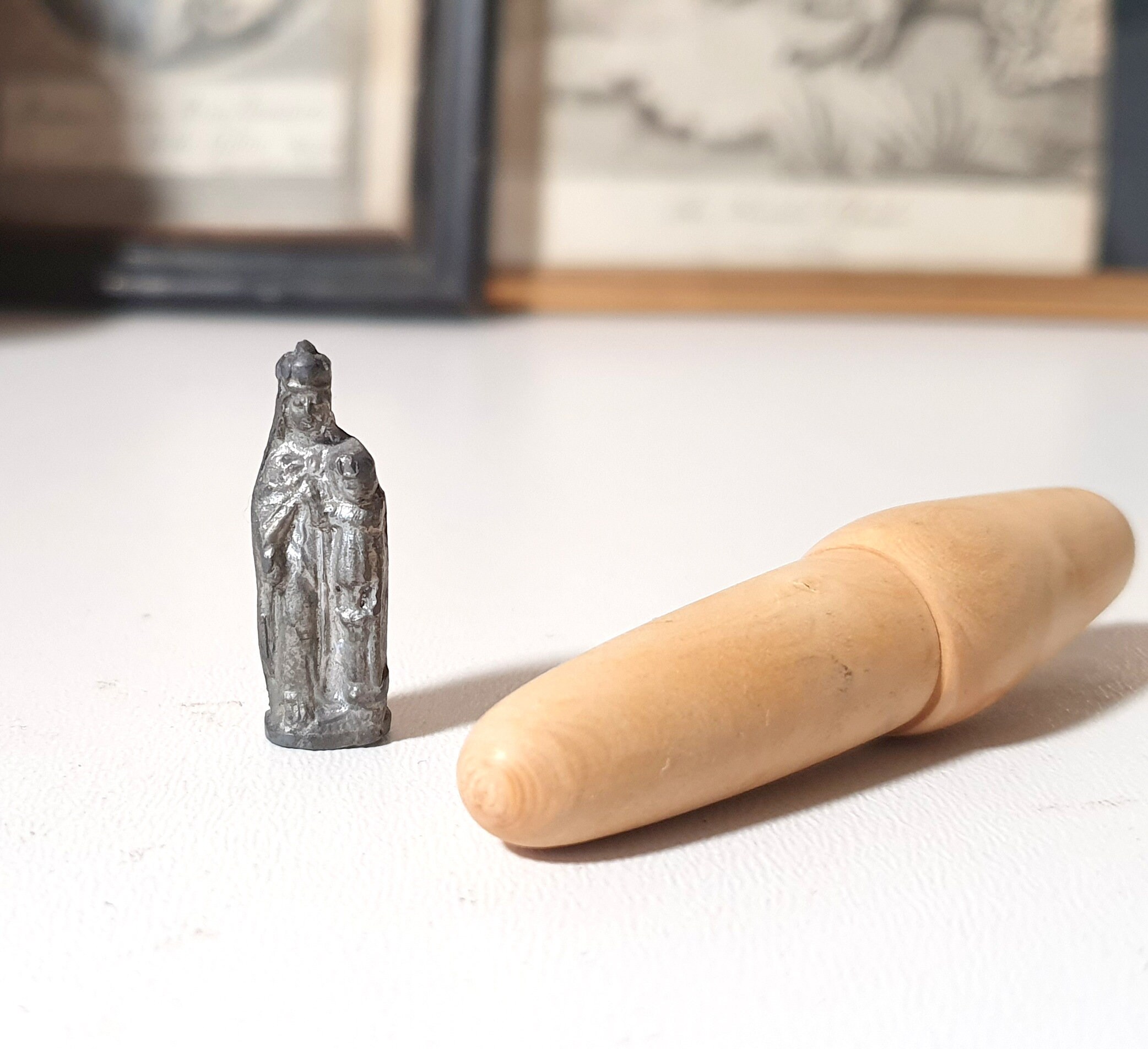 Sanctuaire de Poche Vierge Petite Figurine Dans La Boîte Antique Français Protection Voyage