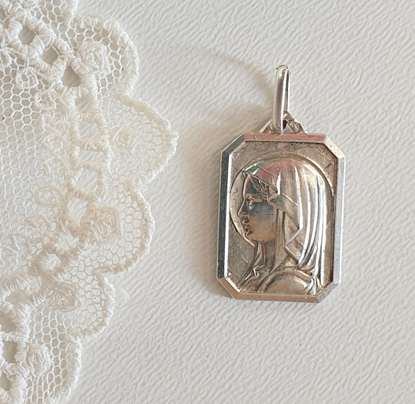 Vintage Madonna Médaille Sterling Pendentif en Argent Hallmarked 2.2 Pouces