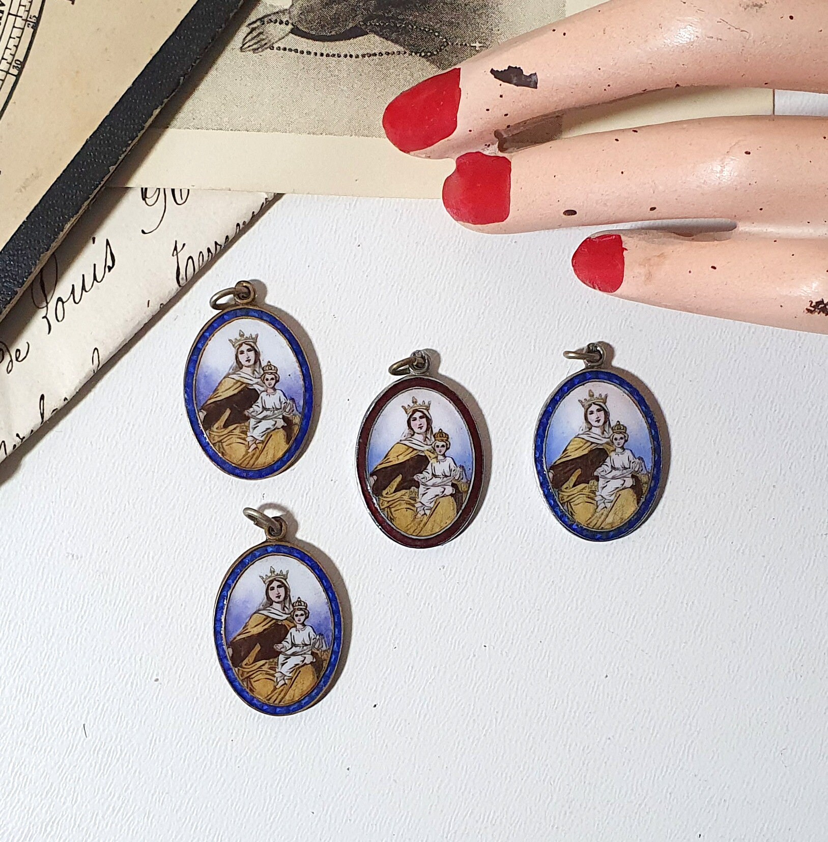 Médaille en Émail Vintage Pendentif Religieux Vierge Jésus Français Médaillon Coloré