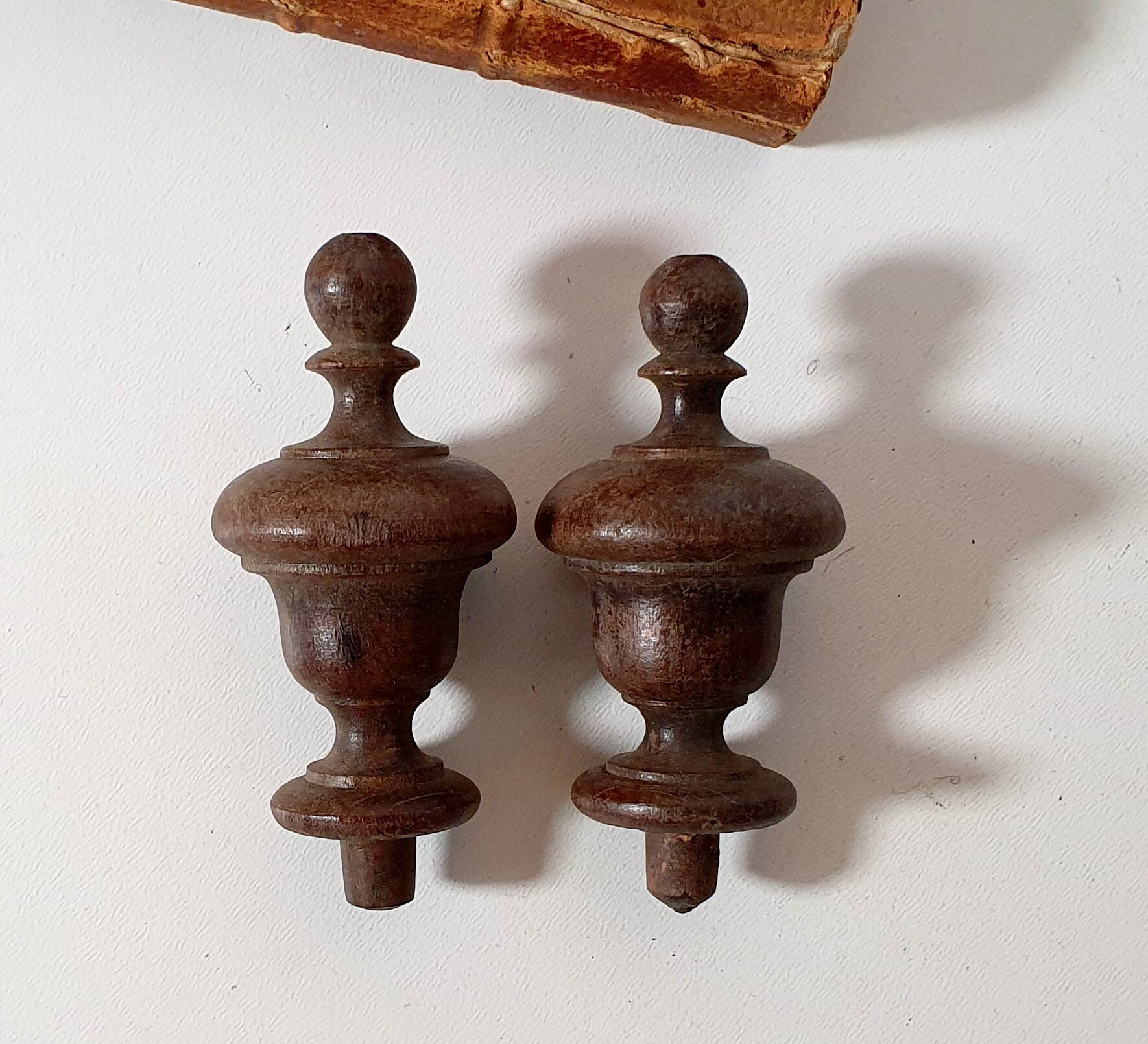 2 Petit Bois Antique Newel Post Finial End Cap Français Décoration en Pouces