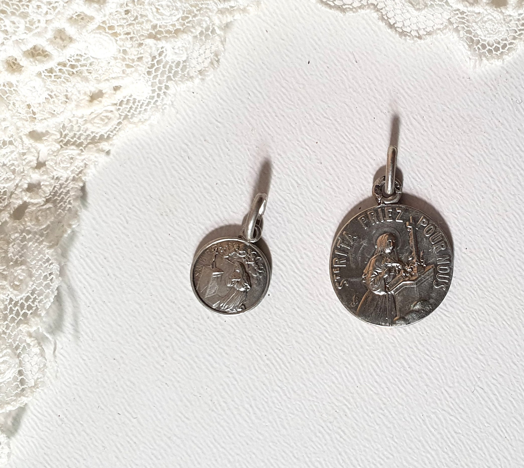 2 St Rita Médaille Charme Vintage Français Pendentif Religieux Médaillon Bijou Catholique