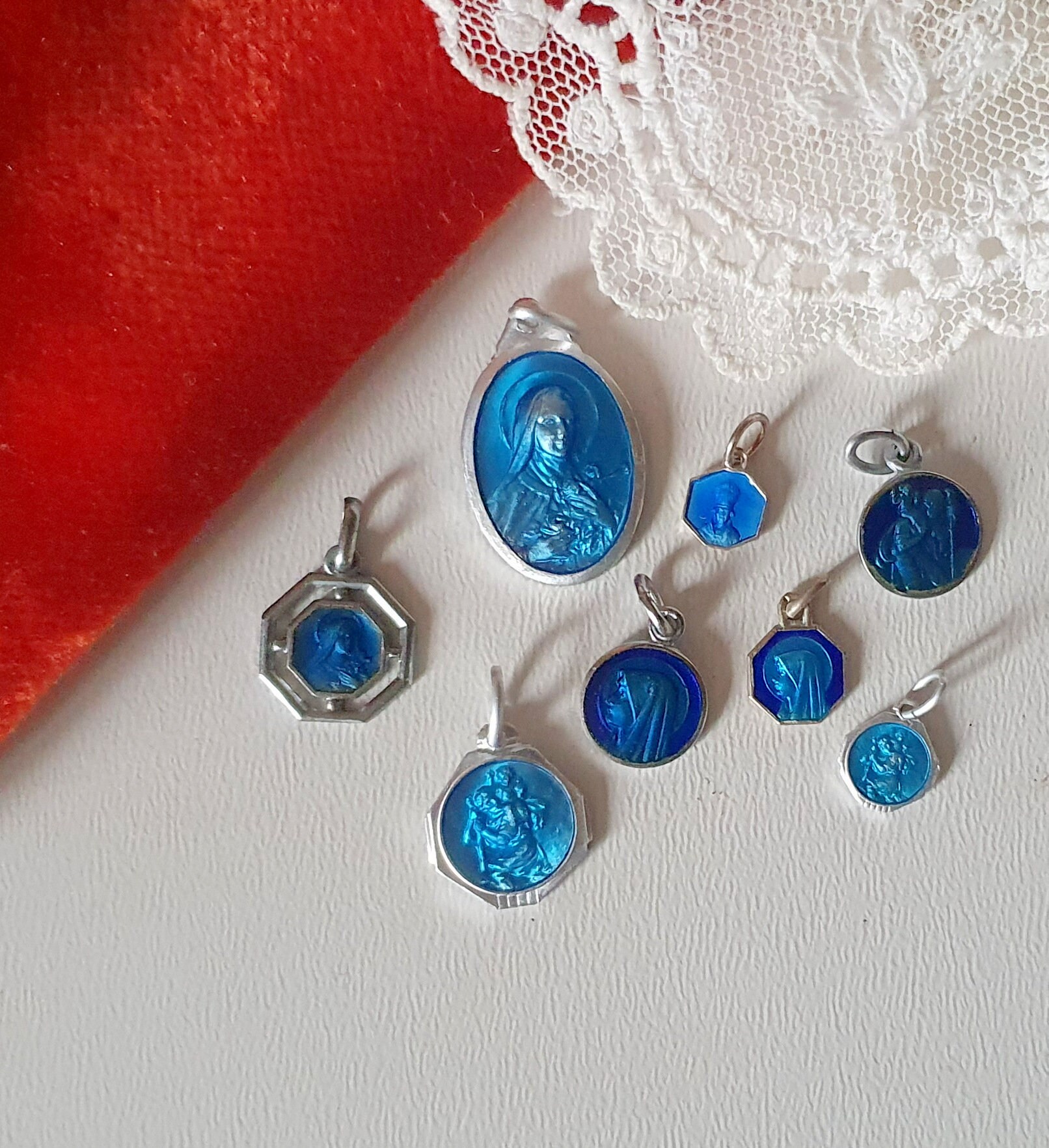 8 Vintage Médaille de Charme Religieux Bleu Émail Argenté Pendentif Vierge Marie et Saints