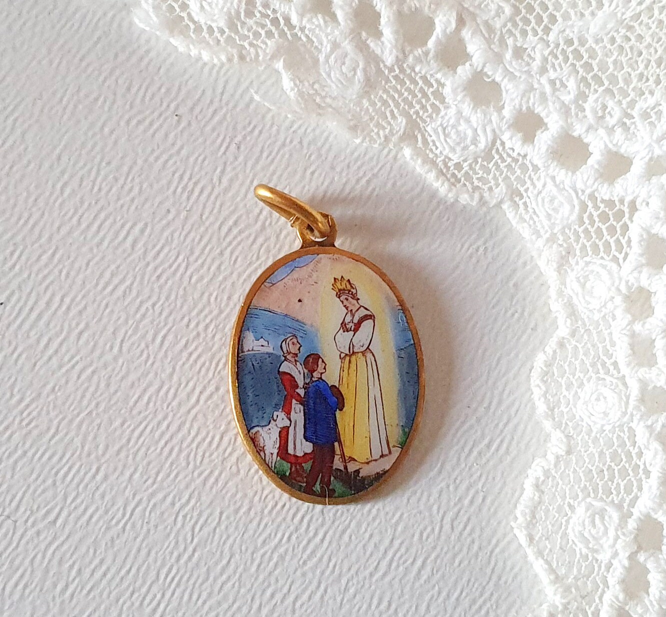 Médaille Religieuse Émaillée Notre-Dame de Salette Pendentif Antique Médaillon Charme