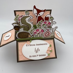 Carte pop-up 3D dans une boîte, créatures des bois, renard, écureuil, escargot, hérisson, champignon vénéneux, anniversaire, félicitations de naissance, invitation,