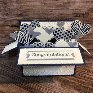 Pop up; matrimonio; anniversario; fidanzamento; compleanno; cuori; farfalla; biglietto; San Valentino; congratulazioni, biglietto in una scatola, 3d