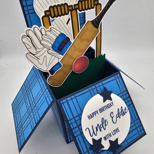 Anniversaire ; Fête des pères ; carte de cricket ; arbitre ; souche ; balle de cricket; joueur de cricket ; homme ; mâle ; sport; sport de balle