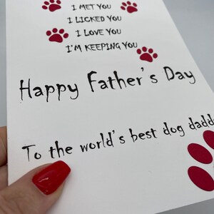 Gelukkige Vaderdag, verjaardag papa, papa, hond papa, gelukkige verjaardag, pootafdruk, kaart van de hond, wenskaart, cadeau voor de man