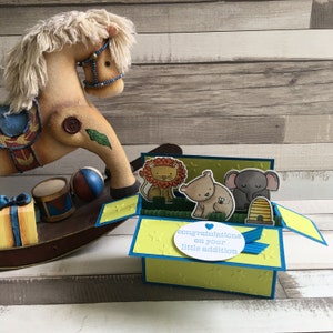 Carte d'anniversaire petites bestioles, félicitations, carte de bébé, lionceau, ourson, éléphanteau, carte de naissance 3D, carte avec boîte pop-up, carte dans une boîte
