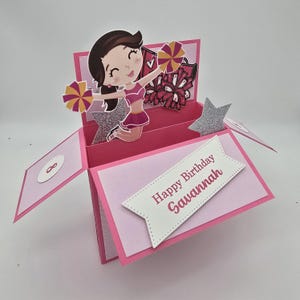 Carte pop-up 3D ; carte d'anniversaire pour fille, petite fille, cadeau pour une fille, joyeux anniversaire, pom-pom girl, pom-pom girls, pompons, danse