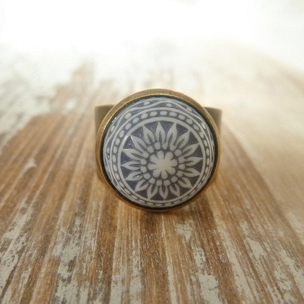 Fingerring "Marokko" Cabochonring Antik bronze blau-weiß Ring