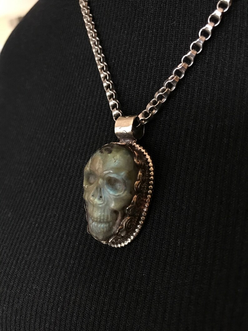 Carved Labradorite Skull on 20 chunky chain.