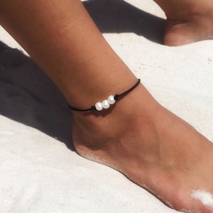 Anklet for Women, Three Pearls on Leather Cord Ankle Bracelet, Boho Beach Vacation Jewelry, Non Metal Organic Jewelry Gift for Summer