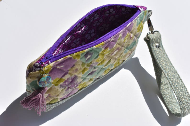 Clematis Wristlet. Quilted Bag. Wristlet Clutch. Purse Etsy