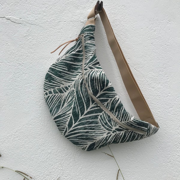 Sac banane en tissu motifs feuilles tropicales