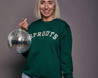 Sudadera navideña con el eslogan de Sprouts Varsity