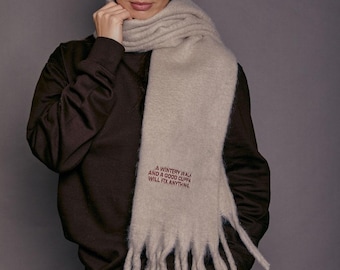 Bufanda con eslogan personalizado bordado